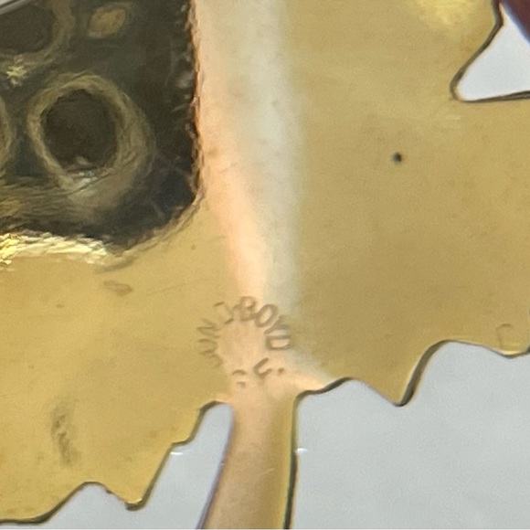 Bond-Boyd Gold Filled Maple Leaf Brooch - Picture 4 of 6